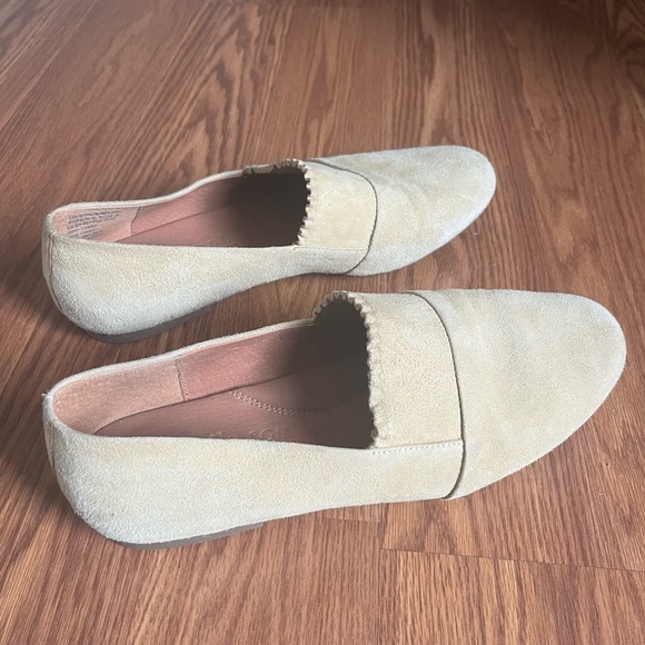 Gentle Souls Lilah Ruffle Flat - Picture 4 of 10